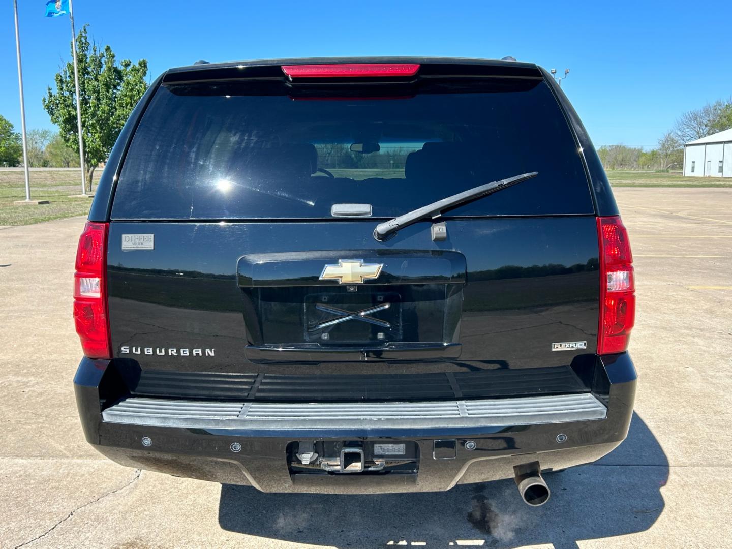 2007 BLACK /BLACK Chevrolet Suburban LS 1500 4WD (3GNFK16377G) with an 5.3L V8 OHV 16V FFV engine, 4-Speed Automatic Overdrive transmission, located at 17760 Hwy 62, Morris, OK, 74445, (918) 733-4887, 35.609104, -95.877060 - Photo#5